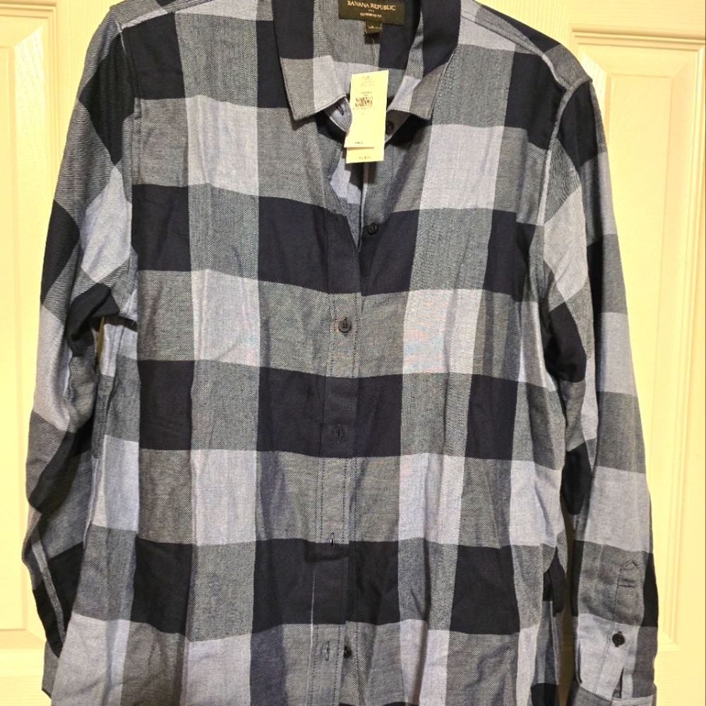 Banana Republic Plaid Long Sleeves Shirt, L in Blue color